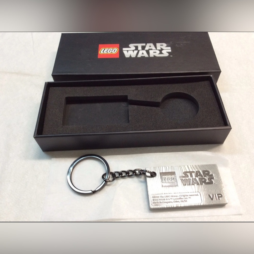 LEGO 5007403 Star Wars Mandalorian Beskar Keychain BRAND NEW 2022 VIP